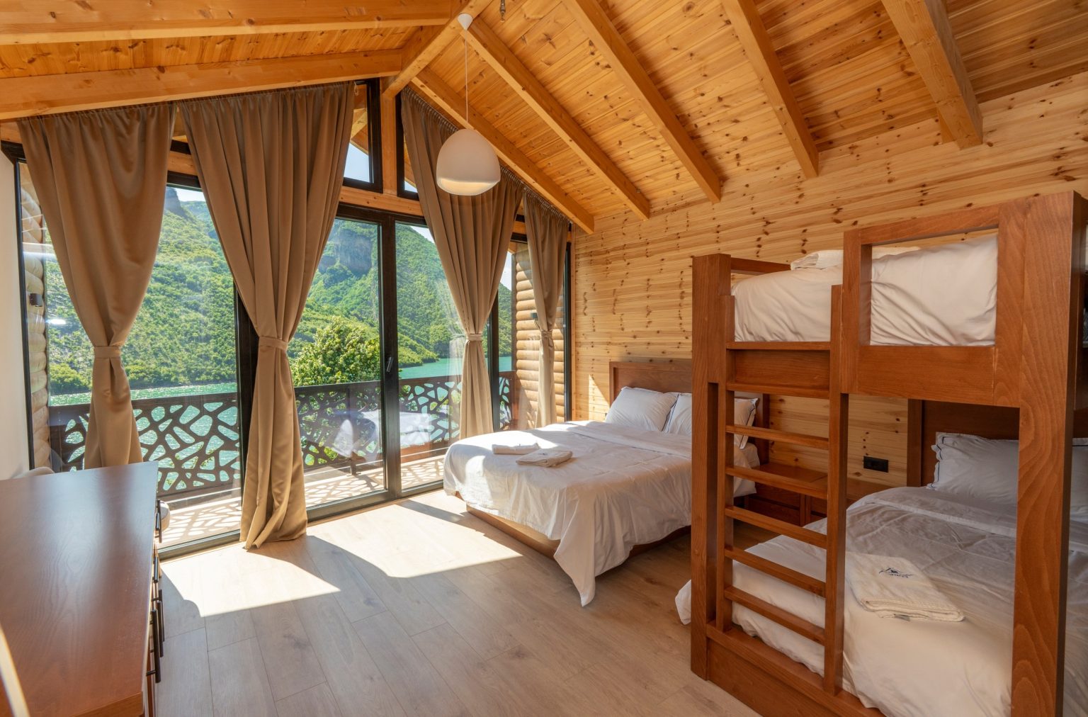 Room 4 - Comfortable Family Room with Lake View