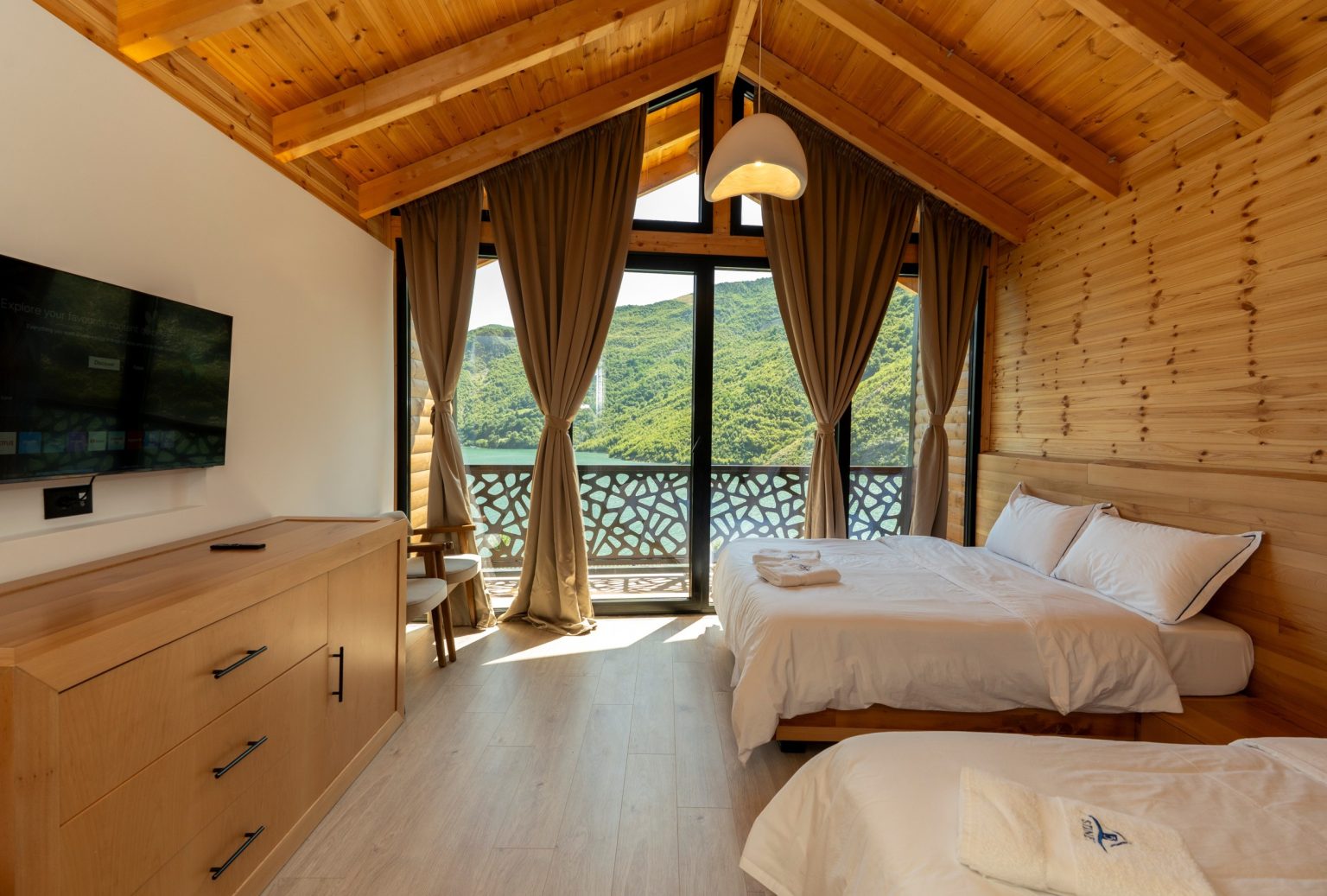 Room 5 - Lakeview Room for 3 Guests