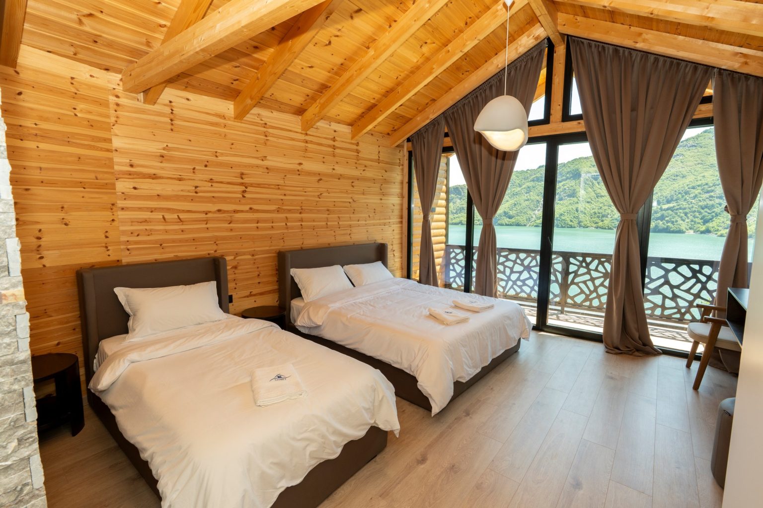 Room 6 - Room with Lake View